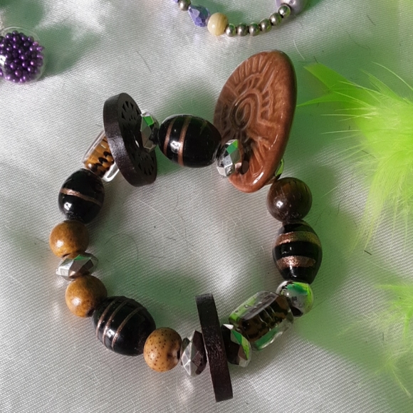 Bracelets - Picture 5 of 5